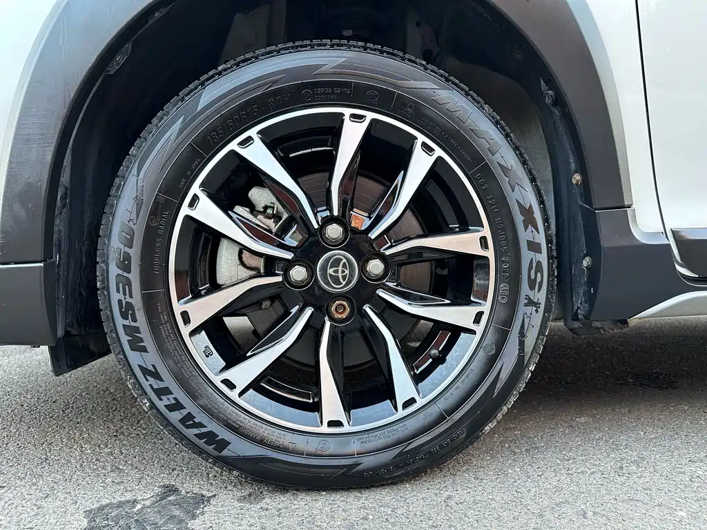 Toyota Yaris L 2022 — фото 21
