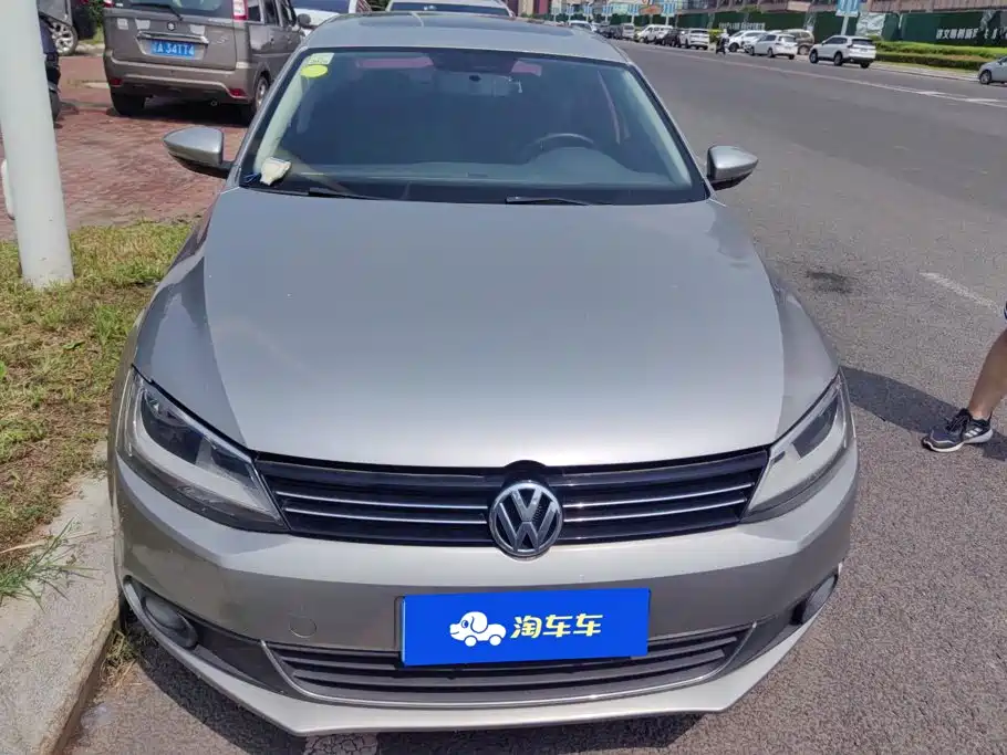 Volkswagen Sagitar 2014