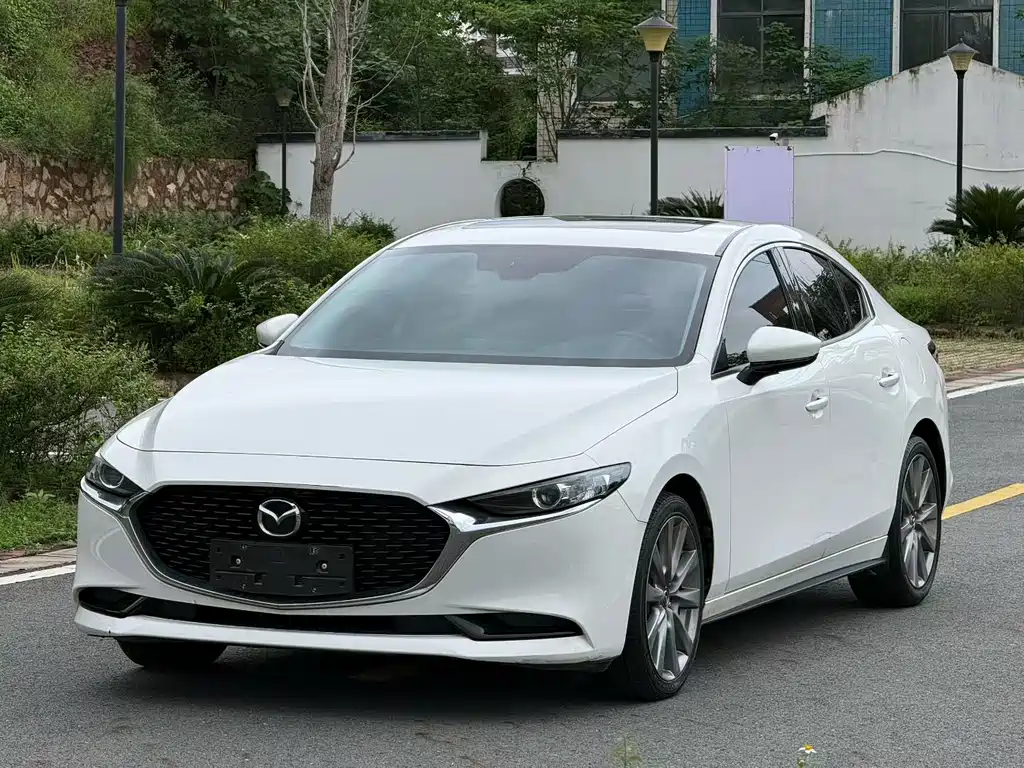 Mazda 3 Axela 2021 — фото 1