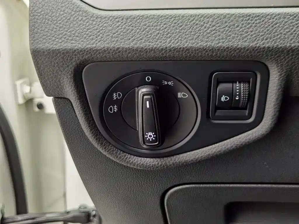 Volkswagen Touran 2017 — фото 21