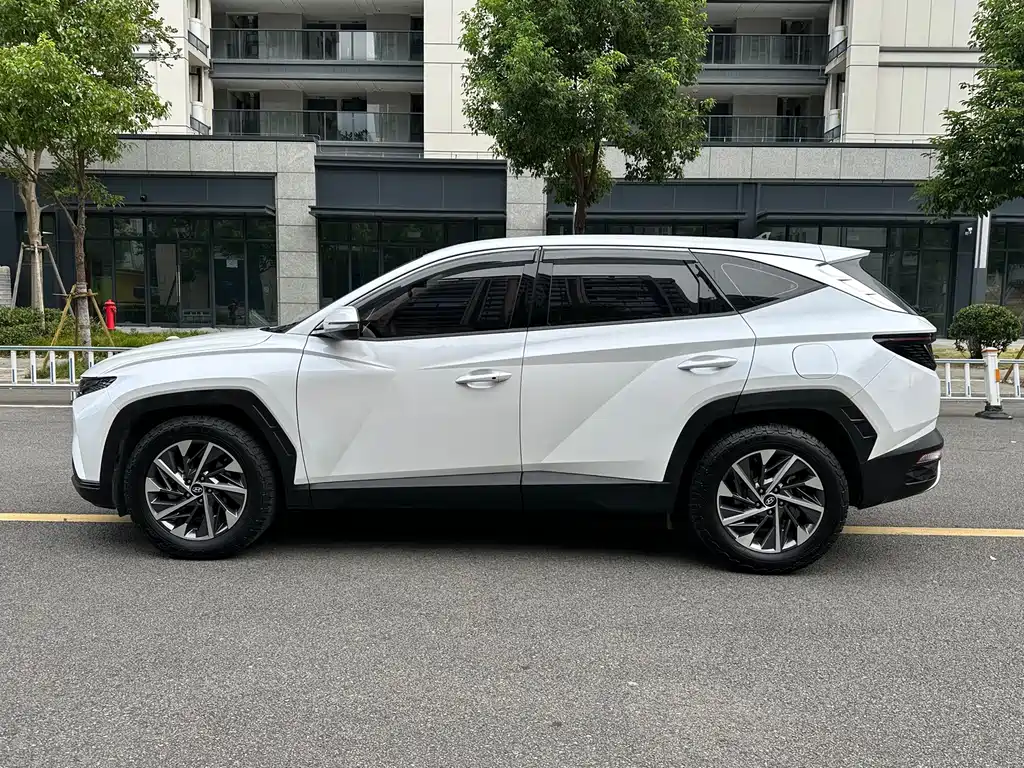Hyundai Tucson 2023 — фото 15