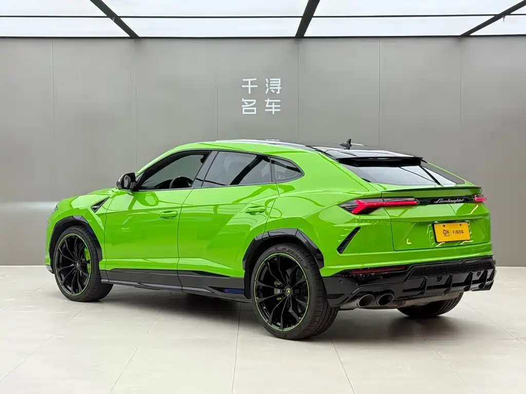 Lamborghini Urus 2022 — фото 14