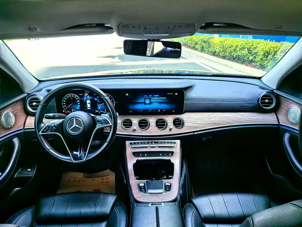 Mercedes-Benz E-Class 2022 — фото 4