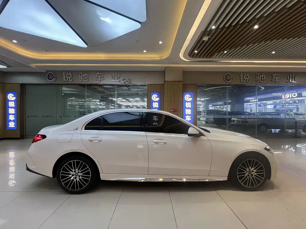 Mercedes-Benz C-Class 2023 — фото 10