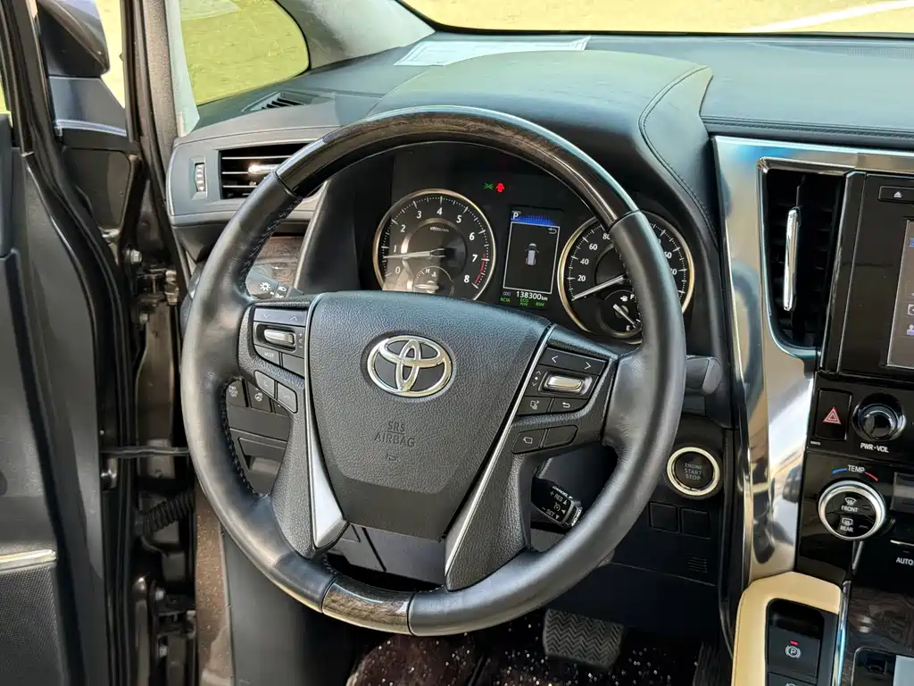 Toyota Alphard 2019 — фото 28