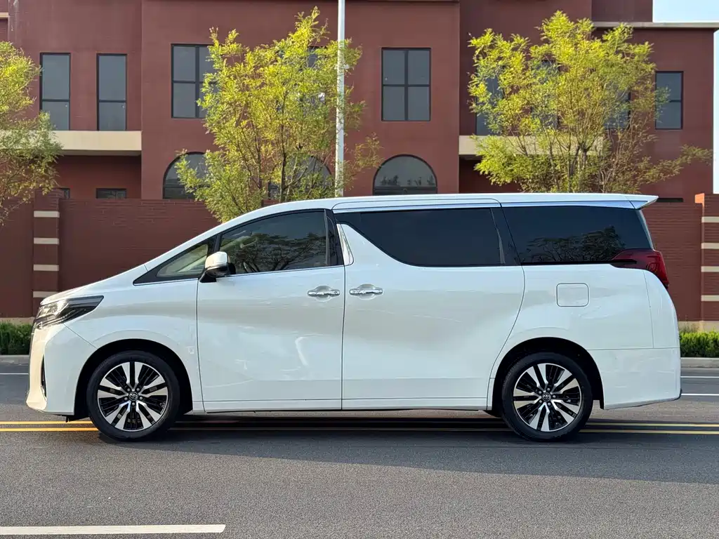 Toyota Alphard 2018 — фото 27