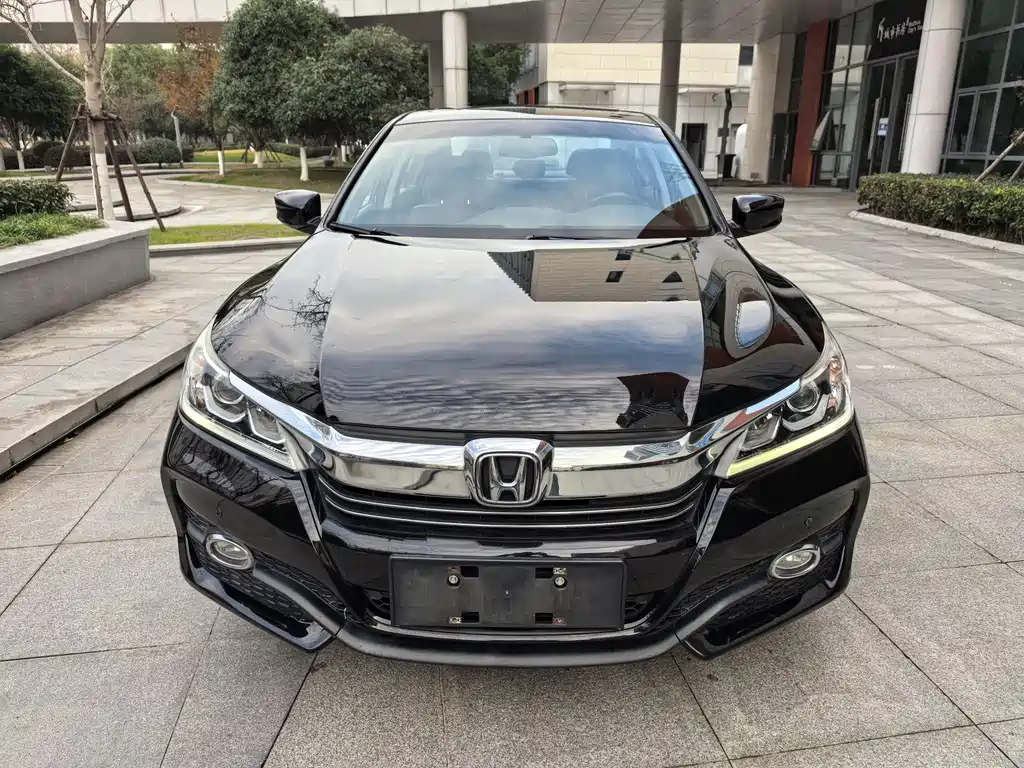 Honda Accord 2017 — фото 1