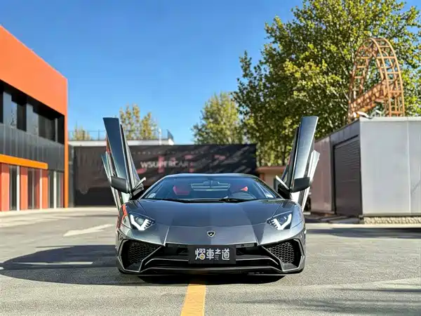 Lamborghini Aventador 2011