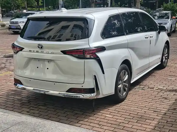 Toyota Sienna 2025