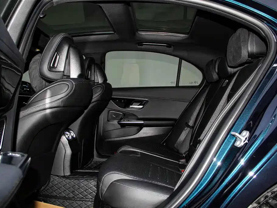 Mercedes-Benz C-Class 2025 — фото 19