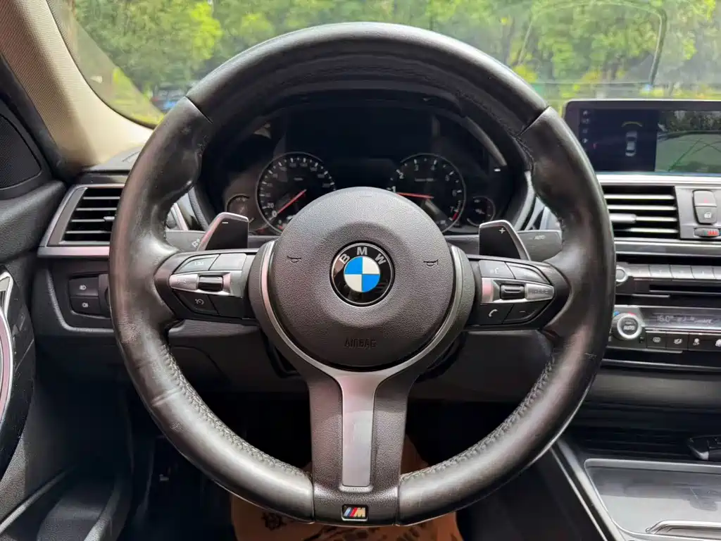 BMW 3 Series 2018 — фото 13
