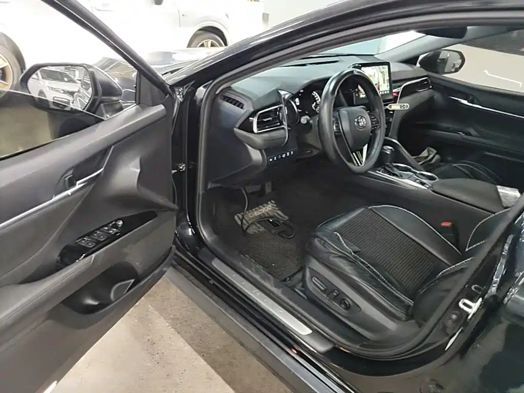 Toyota Camry 2021 — фото 16