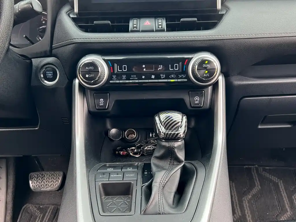 Toyota RAV4 2022 — фото 10