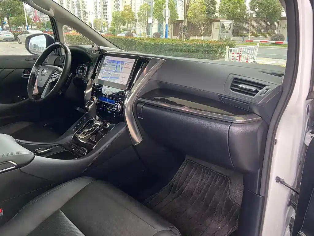 Toyota Vellfire 2022 — фото 11
