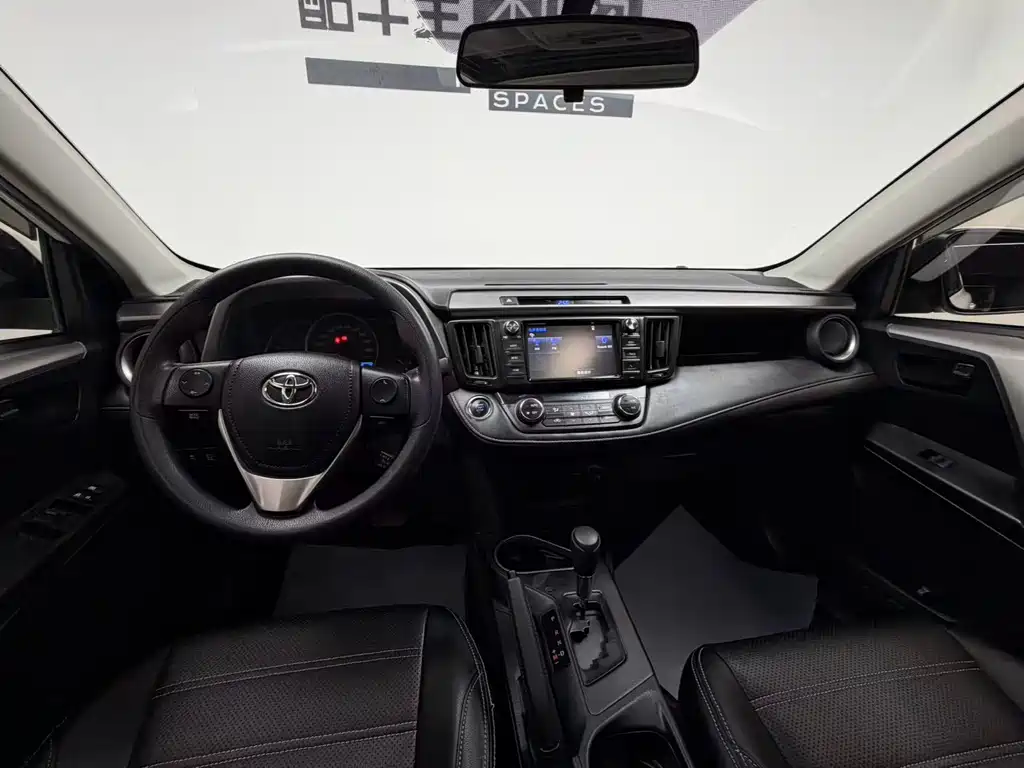 Toyota RAV4 2017 — фото 14