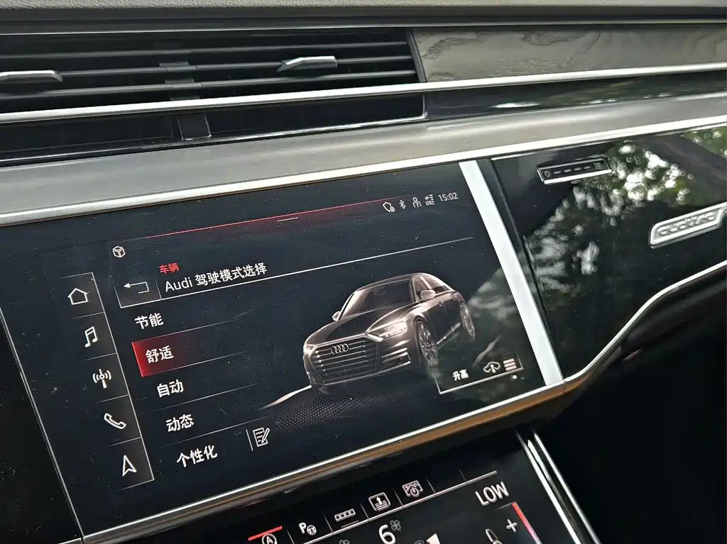 Audi A8 2023 — фото 14