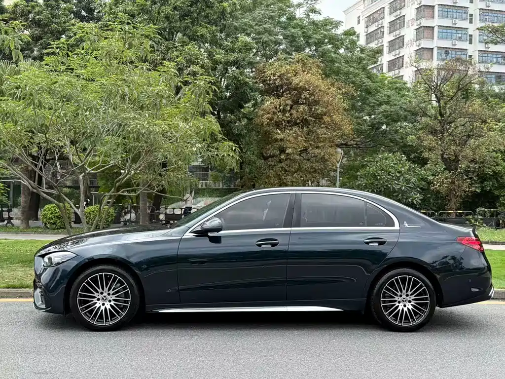 Mercedes-Benz C-Class 2024 — фото 3