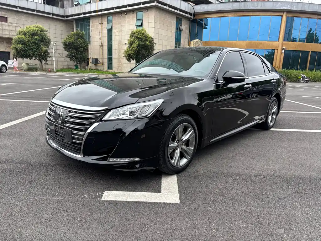 Toyota Crown 2016