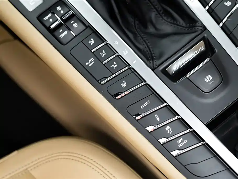 Porsche Macan 2019 — фото 16
