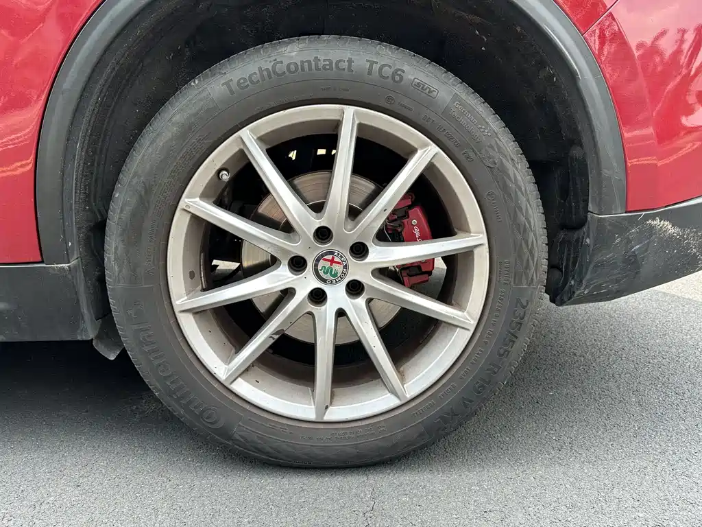 Alfa Romeo Stelvio 2018 — фото 10
