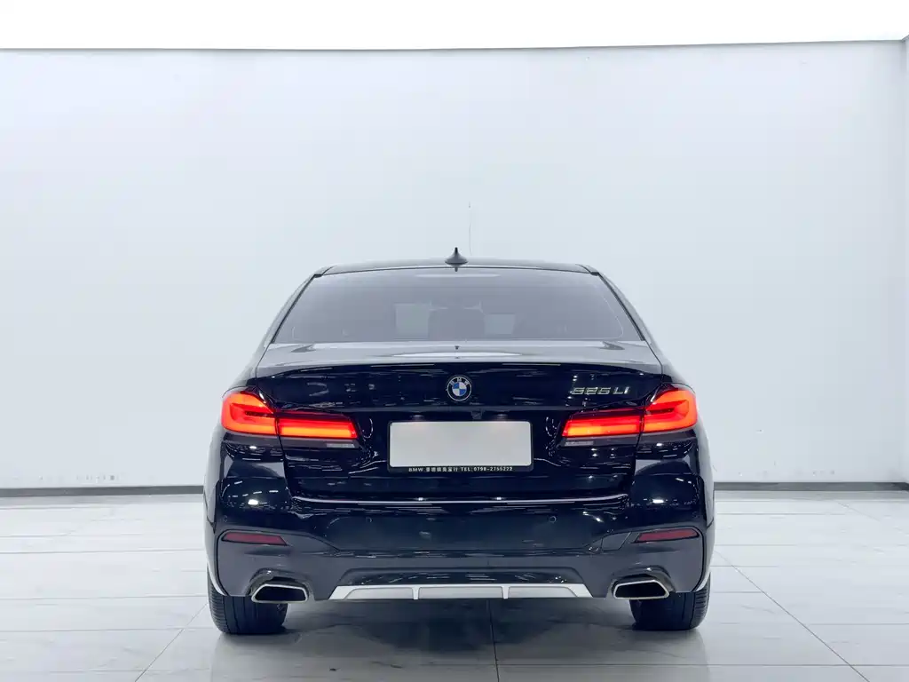BMW 5 Series 2022 — фото 11