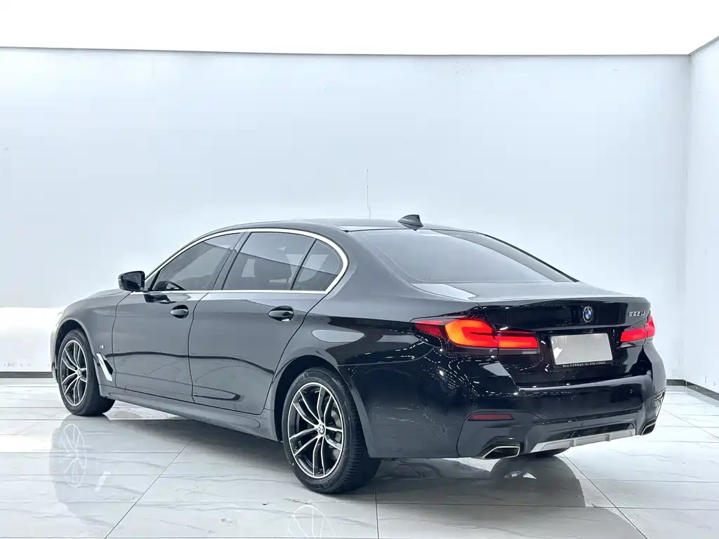 BMW 5 Series 2022 — фото 12