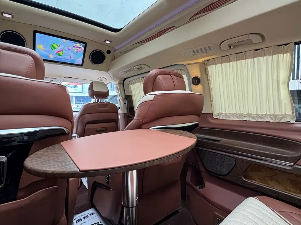 Mercedes-Benz V-Class 2022 — фото 11