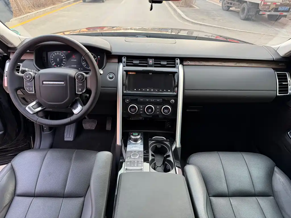 Land Rover Discovery 2018 — фото 7
