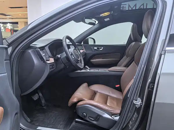 Volvo XC60 2022