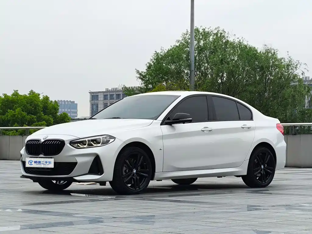 BMW 1 Series 2022 — фото 1