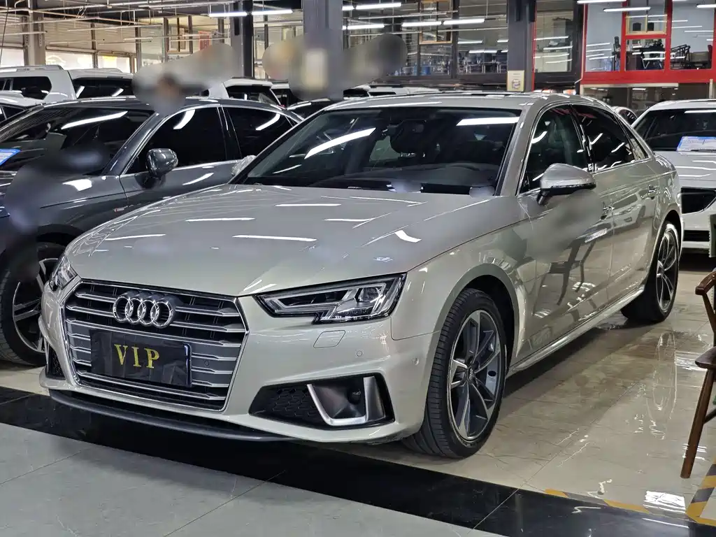 Audi A4L 2019 — фото 1