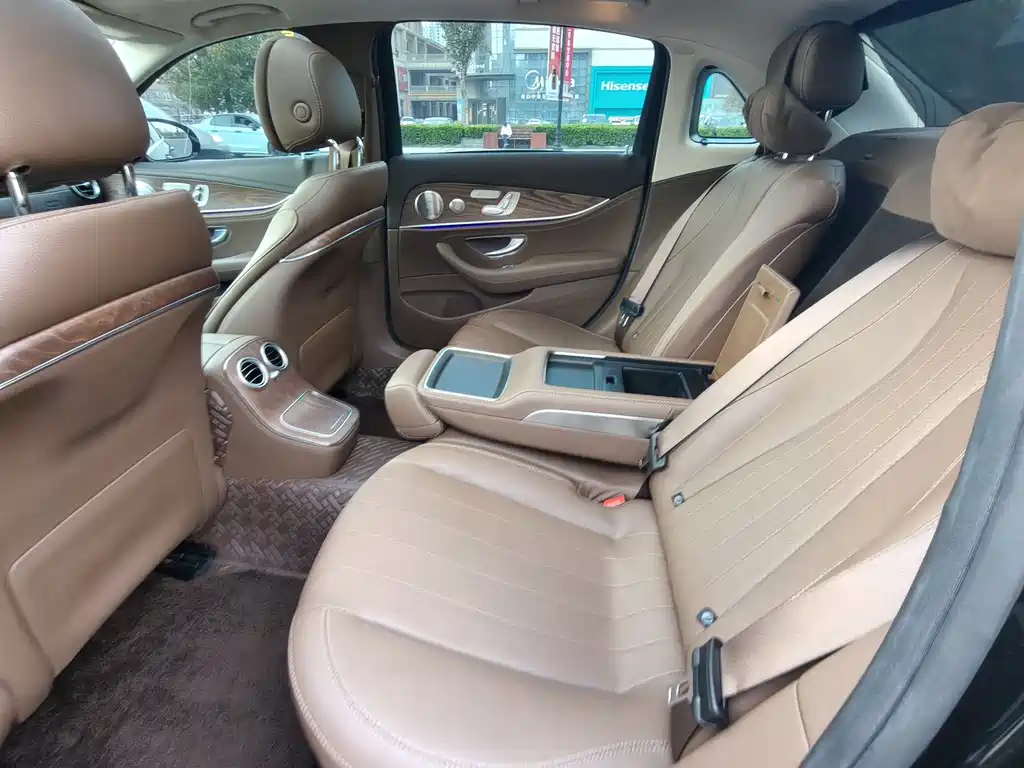 Mercedes-Benz E-Class 2023 — фото 16