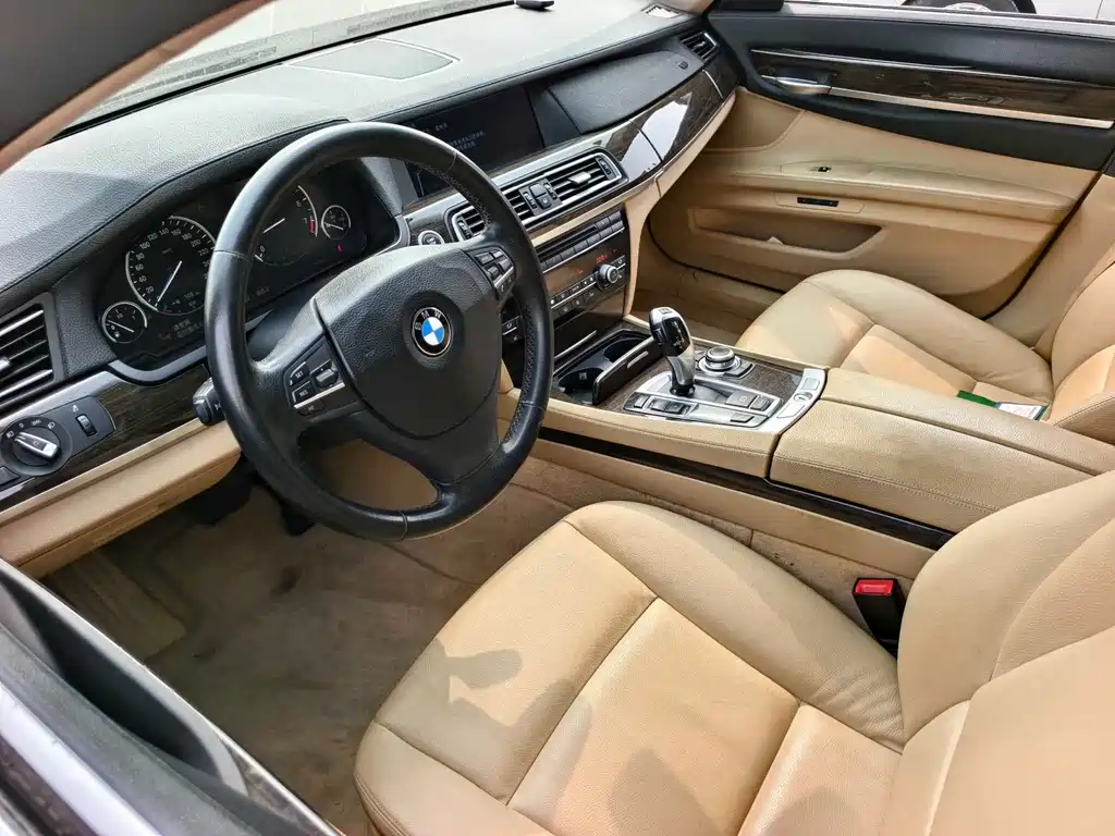 BMW 7 Series 2009 — фото 10