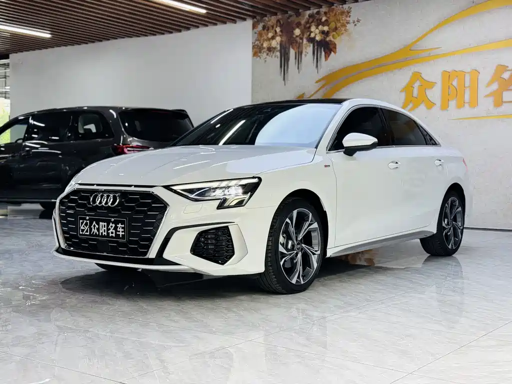 Audi A3 2024 — фото 1