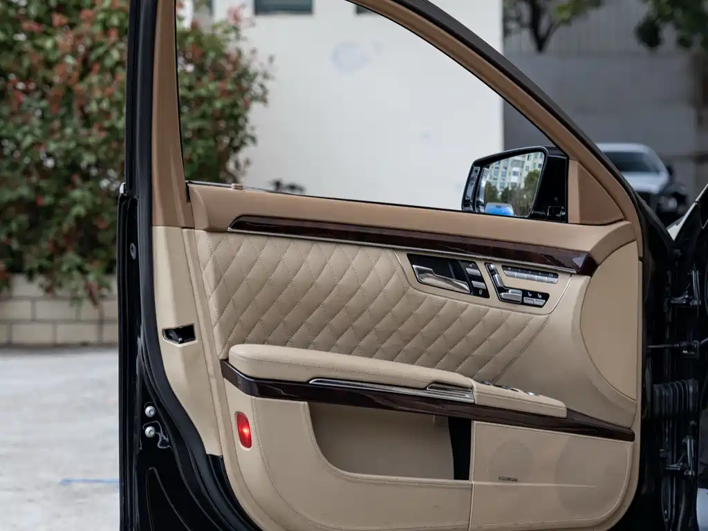 Mercedes-Benz S-Class AMG 2011 — фото 16