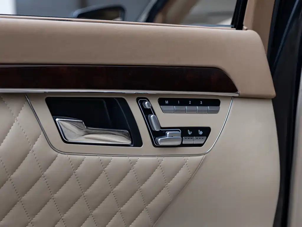 Mercedes-Benz S-Class AMG 2011 — фото 21