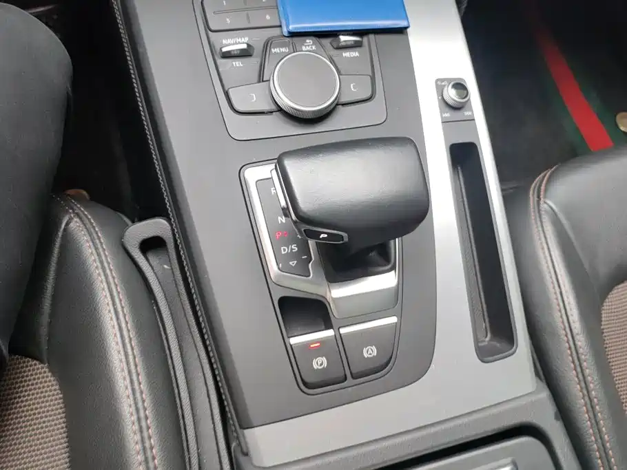 Audi Q5L 2021 — фото 16