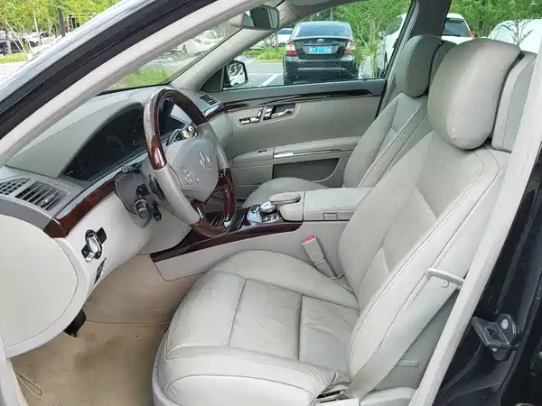 Mercedes-Benz S-Class 2010