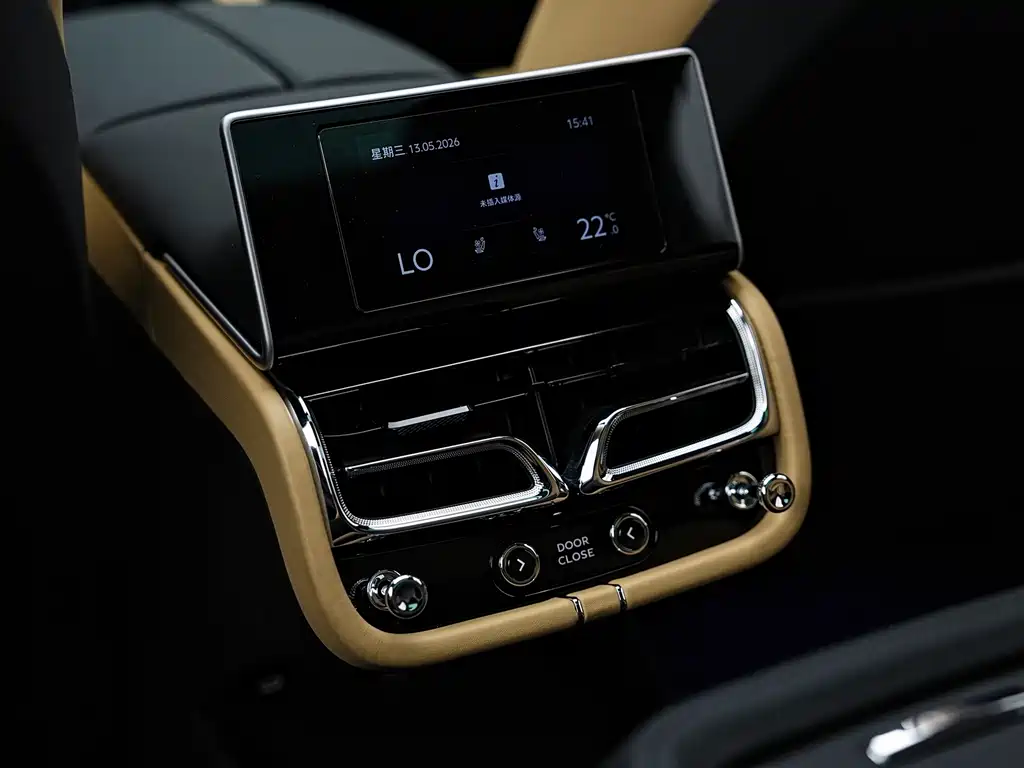 Bentley Bentayga 2023 — фото 15