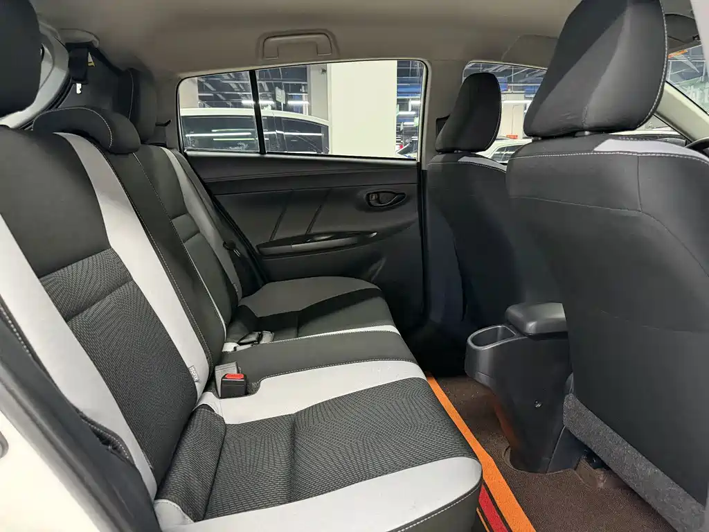 Toyota Yaris L 2022 — фото 8