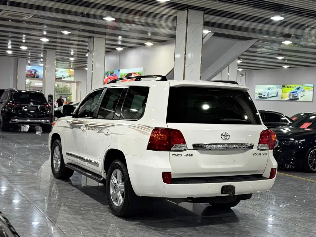 Toyota Land Cruiser 2015 — фото 16