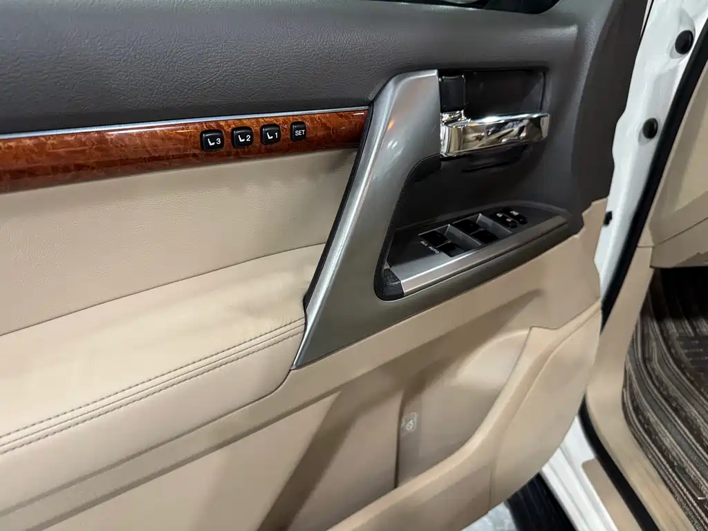 Toyota Land Cruiser 2015 — фото 11
