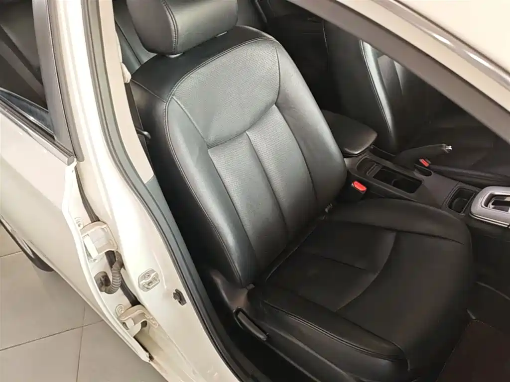 Nissan Sylphy 2015 — фото 25