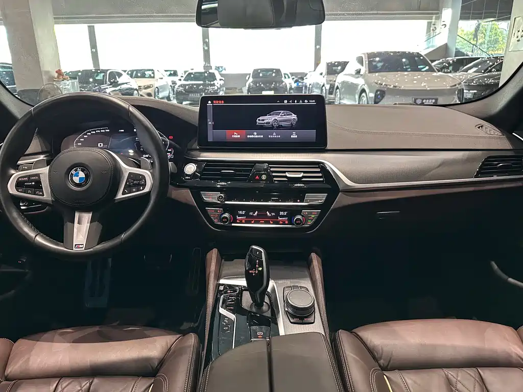 BMW 5 Series 2022 — фото 15
