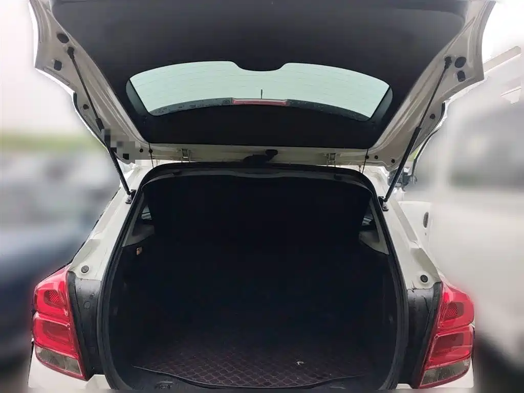 Chevrolet Trax 2017 — фото 10