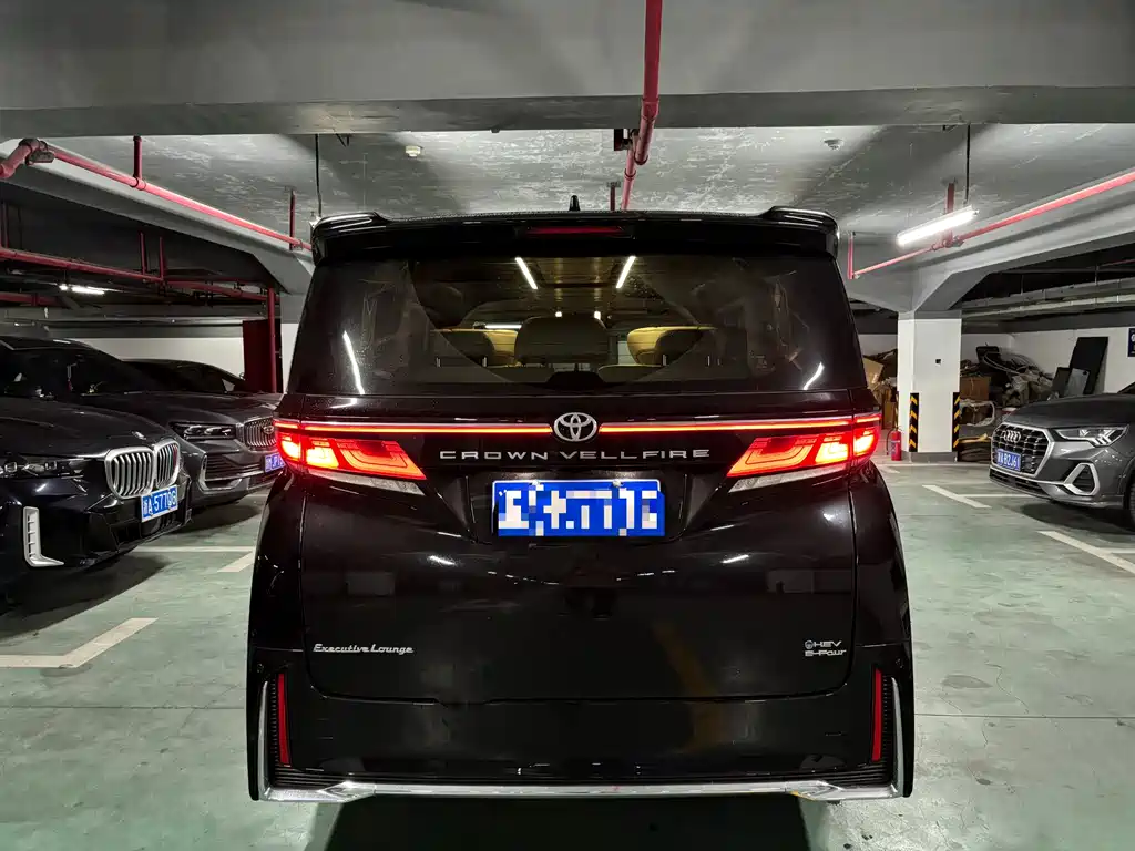 Toyota Vellfire 2024 — фото 10