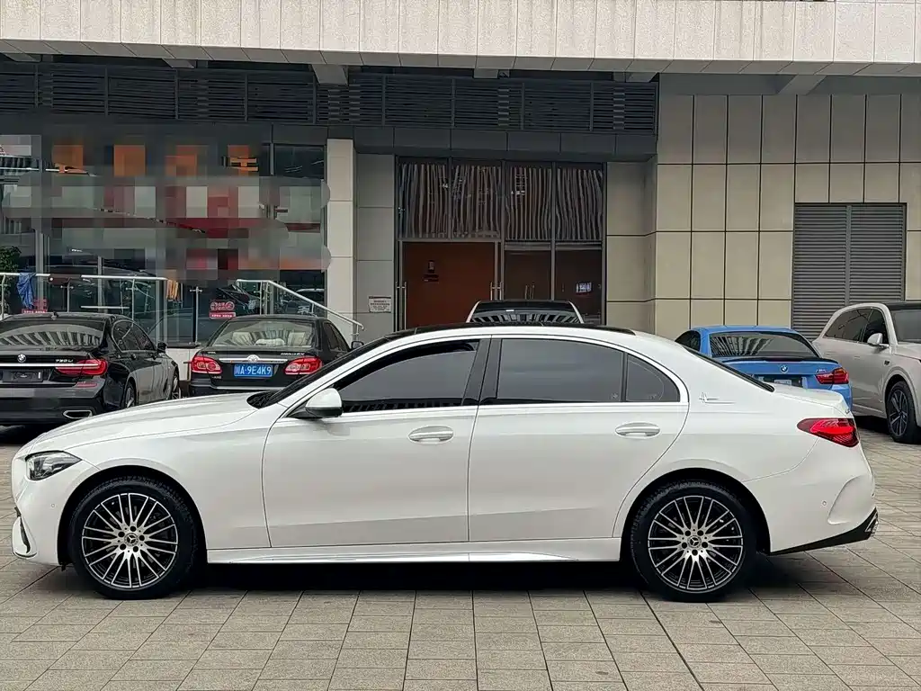 Mercedes-Benz C-Class 2023 — фото 12