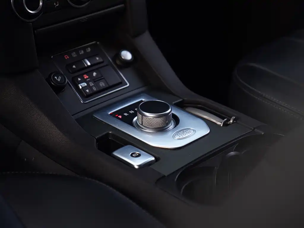Land Rover Discovery 2016 — фото 11