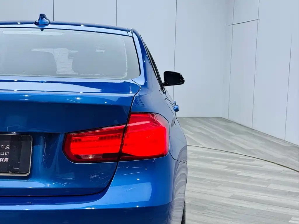 BMW 3 Series 2017 — фото 27