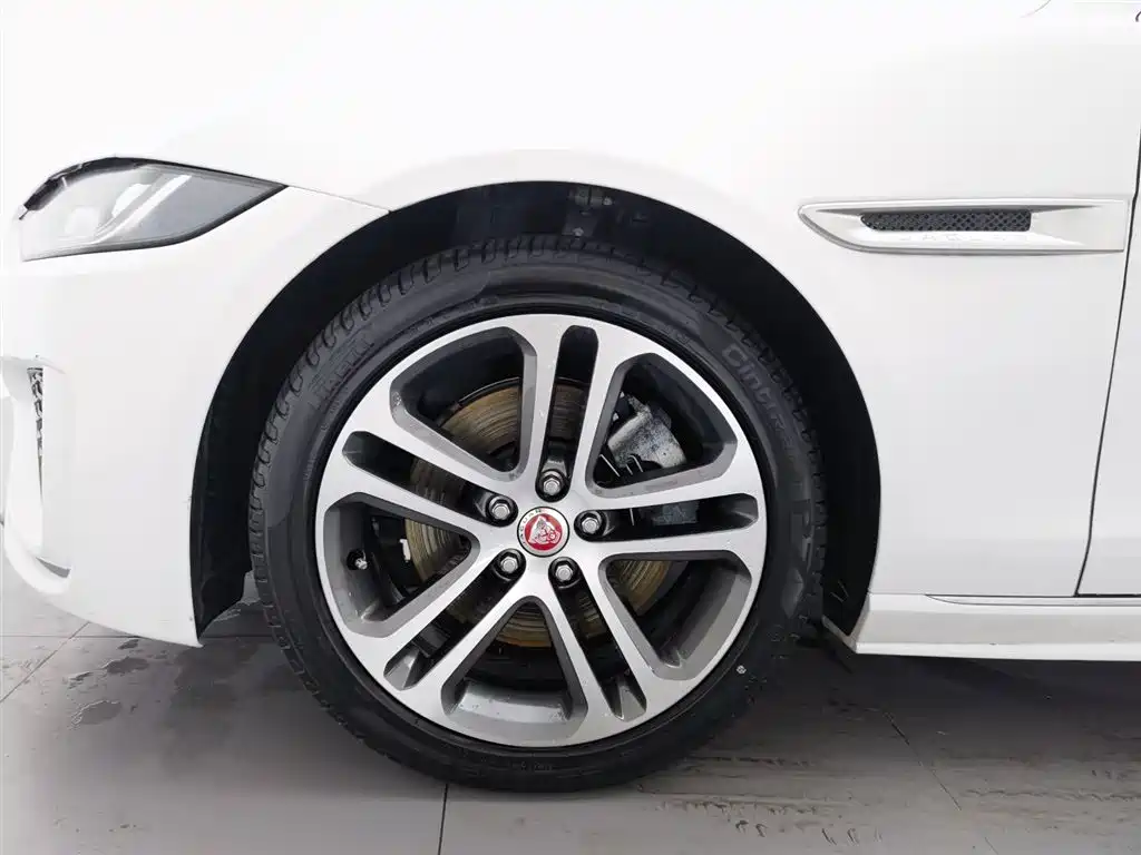 Jaguar XEL 2023 — фото 17
